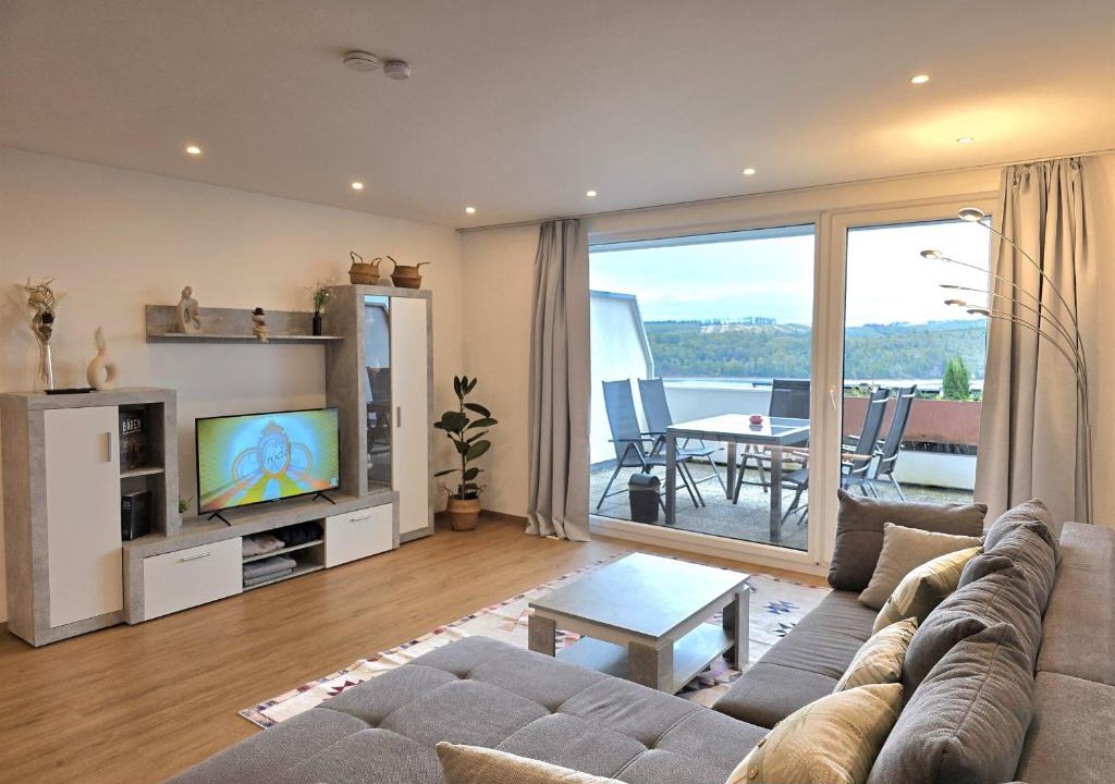 Langscheid Apartment | Casa Granada - Seeblick, Pool & Balkon am Sorpesee