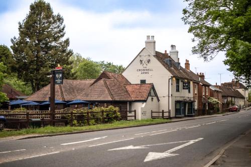 Romsey Hotel | Cromwell Arms Country Pub with Rooms