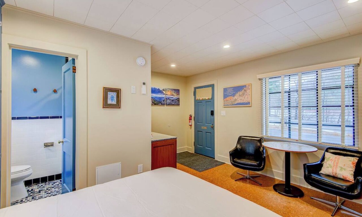 Boone Hotel | Historic Blue Ridge Tourist Court - Queen Standard (Pet Friendly)