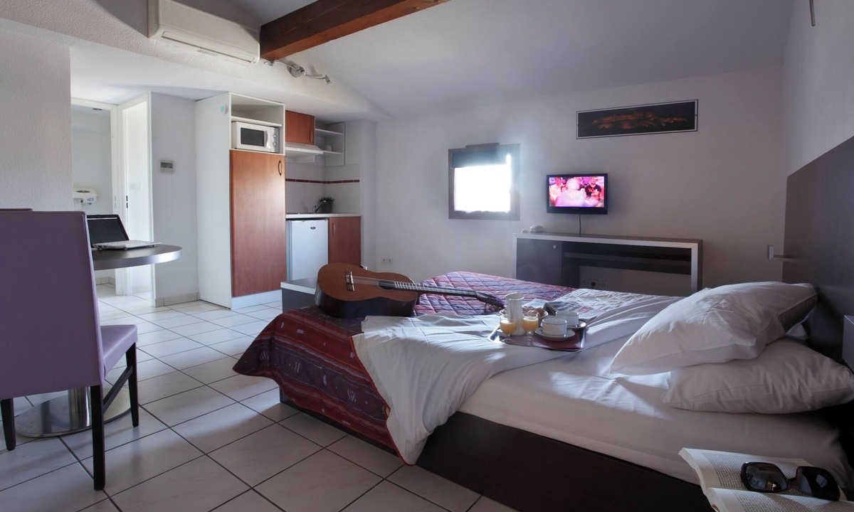 Carcassonne Hotel | Indulge in Home Like Comfort! Near Parc de Bellevue and Jardin des Plantes
