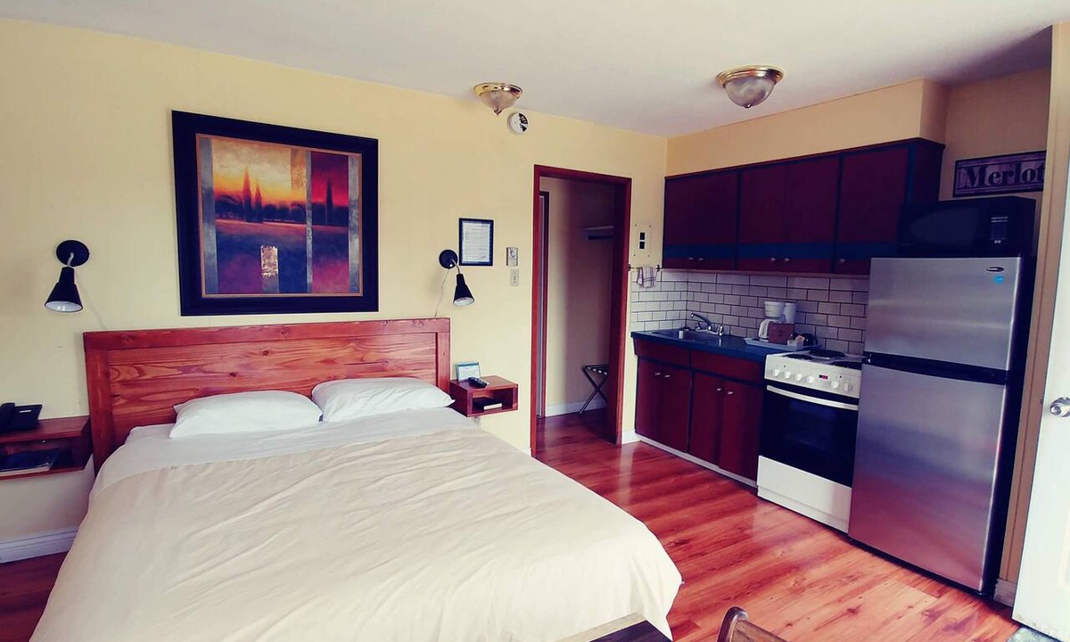 Courtenay Hotel | River Heights Motel