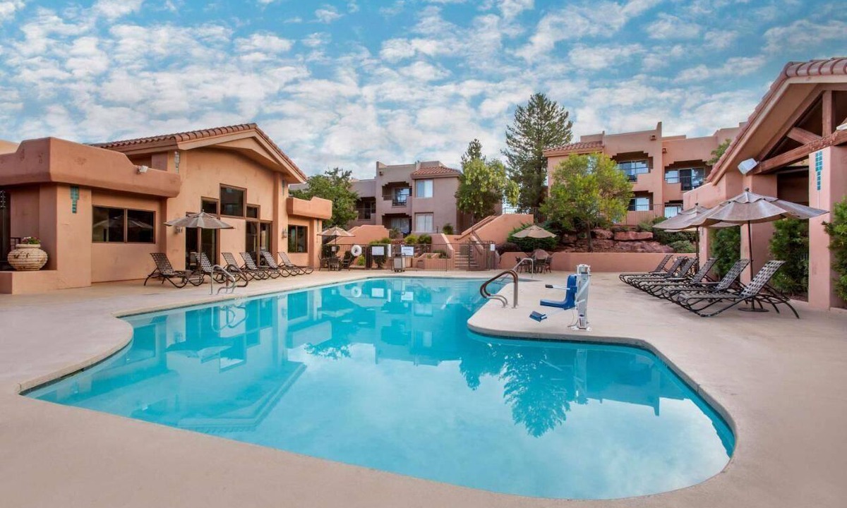 West Sedona Hotel | Serene Retreat with Outdoor Pool, Free Parking, Hiking Trails Nearby!