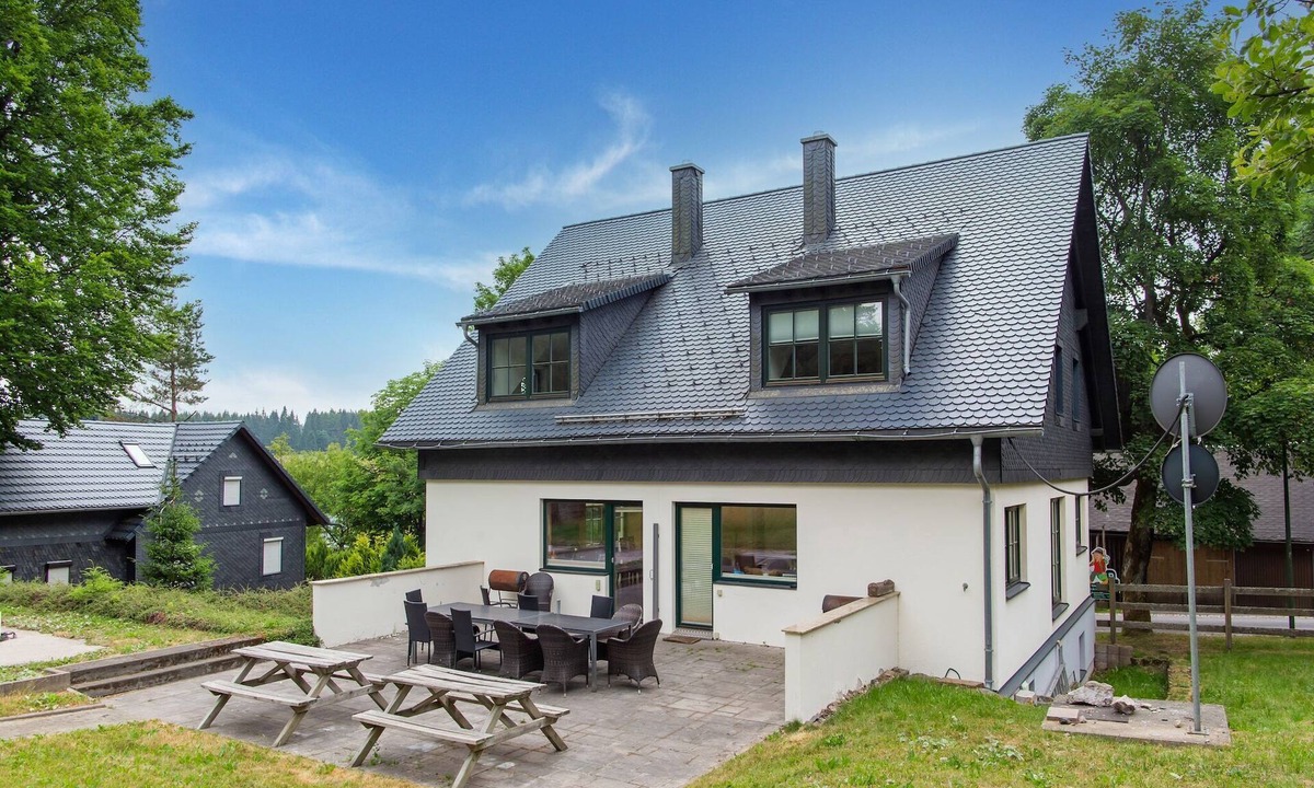 Friedrichshoehe House | Spacious holiday home with wood-burning stove