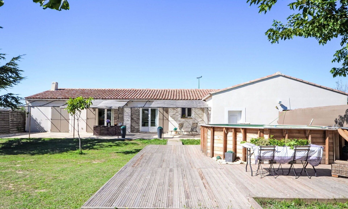 Saint-Didier Villa | Stunning private villa for 6 guests with private pool, A/C, WIFI, TV and patio