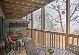 2 Mi to Silver Dollar City: Reed Springs Condo in Reeds Spring