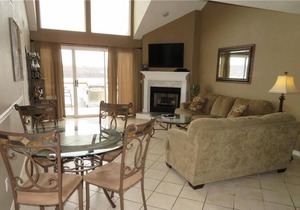 3 Br 2 Ba On Main Channel Best View Sleeps up to 12 in Osage Beach