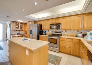 Beachfront - Anna Maria Island Club Unit 22 by SeaBreeze Vacation in Bradenton Beach