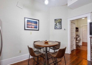 Downtown Condo on First Floor! Ideally located! in Savannah