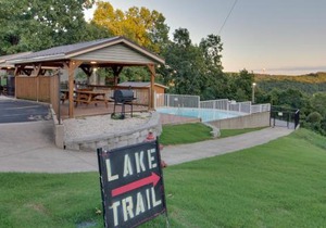 Family-Friendly Condo: 1 Mi to Silver Dollar City! in Branson West