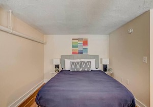 Frontdesk | Sunny 1 BR in Washington Square West in Philadelphia