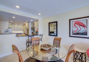 Gulf View Condo with Easy Access to Gulf, Sound and Pool. in Pensacola Beach