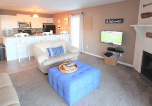 Hawks Nest Condo - Beutiful Lake View! Walk in - no steps! - 2 Full Beds - Best Price & Location! in Osage Beach