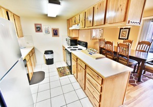 Lakefront, Amazing Views, In Town. Available for 30 Days or More Only in Dillon