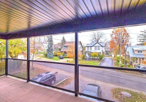 Luxury rental with a great location-walking distance to The Falls and attractions. in Niagara Falls
