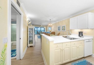 Mariner Pointe 1042: Gorgeous & Expansive Bay Front Views & Great Location! in Sanibel