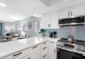 Ocean Villas 1: 3 bedroom 2 bath ground floor condo with 2 pools (1 heated) and in St. Augustine