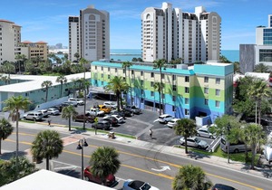 Pelican Pointe 112:Walk to Beach~Pool~Free Parking in Clearwater Beach