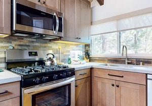 Updated, Walk To The Village Gondola, Washer/Dryer In Unit, Steps To Shuttle in Mammoth Lakes