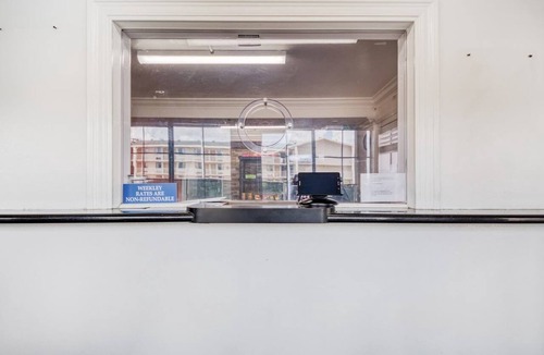 Broadmoor Apartment | 2 Full Beds | Non-Smoking,
