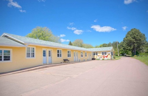 Summerside Apartment | (6) Private Double Suite at Green Acres Summerside