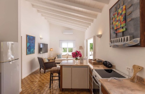 Plum Bay Cottage | Barefoot Beach Bungalow