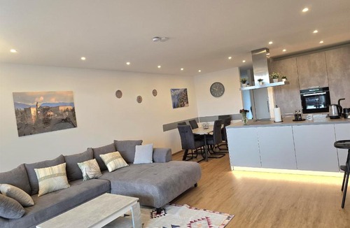 Langscheid Apartment | Casa Granada - Seeblick, Pool & Balkon am Sorpesee