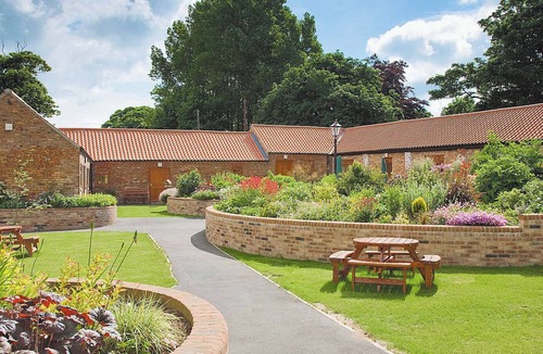 Folkton Cottage | COBBLE COTTAGE - W41945