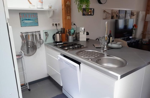 La Teste-de-Buch Villa | Cozy house in the city center, not far from the sea. Kind animal accepted.