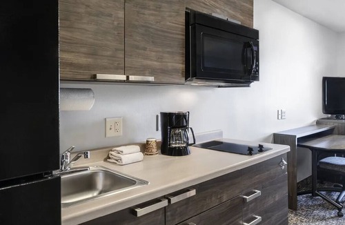 Deep Creek Hotel | Enjoy a Fully Equipped Retreat Near - Fisherman’s Village – 6.4 miles