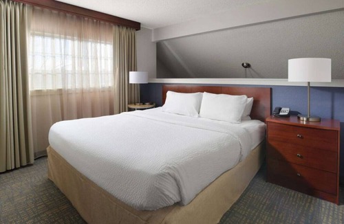 Northeast Heights Hotel | Ensuring a Very Comfortable & Memorable Stay! Free Breakfast, with Outdoor Pool!