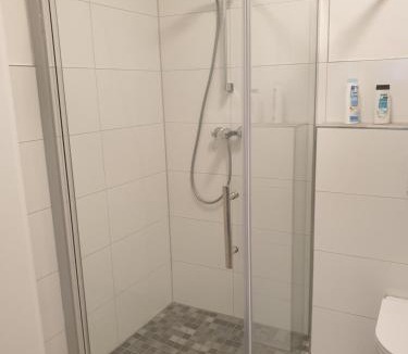 Gross Schneen House | Friedland Luxe Souterrain Doppelbettzimmer