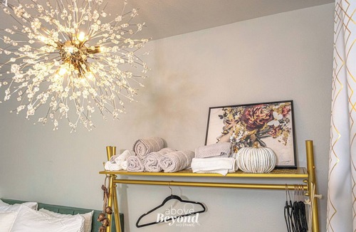 Indian Point Hotel | Glam Jam! - Newly Remodeled Stay in Style! Pets Stay Free