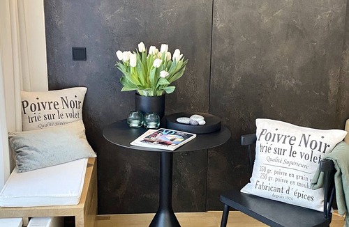 Ludwigsvorstadt-Isarvorstadt Apartment | Grace-Design-Apartment Deluxe in the center of Munich, top location