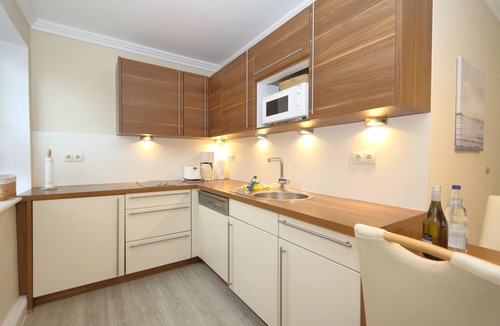 Westerland Apartment | Haus Sarah 3 is located directly on the beach in the heart of Westerland. The beach crossing to Westerland's central beach is about 200 meters away. The house has 8 modern and comfortably furnished vacation apartments for.