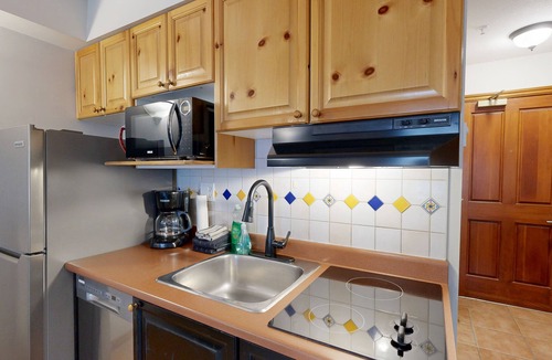 Sun Peaks Hotel | Hearthstone Lodge #334 | 3 Peaks Rentals