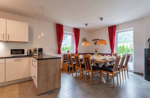 Leogang House | Holiday home with wood stove, sauna and garden