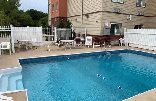 Park City Hotel | Holiday Inn Express - Wichita North - Park City by IHG