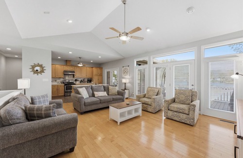 Lake Norman of Catawba House | Kool Breeze by AvantStay | Boat Ramp + Hot Tub