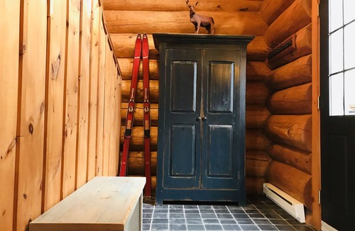 Lac Superieur Village Ski Chalet | Le Rustic Chic Cottage