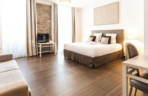 Mouans-Sartoux Hotel | Logis Hôtel CasaBella