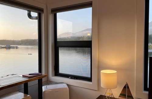 Ucluelet Hotel | Oceanfront Room with Hot Tub & Firepit