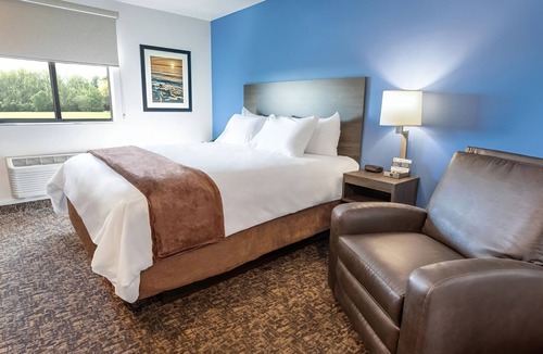 Nampa Hotel | Quiet Space Ideal for Extended Stay Business Trips or Family Outings In Nampa