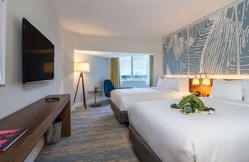 Central Beach Hotel | Romantic Beach Stay | Outdoor Pool | Near Fort Lauderdale Beach Park | Parking