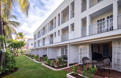 Dover Apartment | Steps Away from Dover Beach! 3 Convenient Units | FREE Parking, Outdoor Pool!