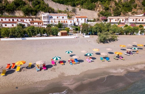 Capo d'Orlando Hotel | Testa di Monaco - Basic Beach Accommodations