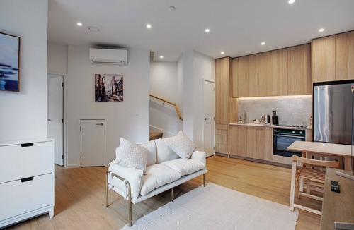 Greenlane - Ellerslie Apartment | Urban Vogue Escape with Parking- Air-con