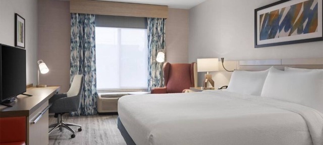 1 King Bed with Sofa bed | Easy access to Airport + Gym, Indoor Pool & Breakfast in Albuquerque