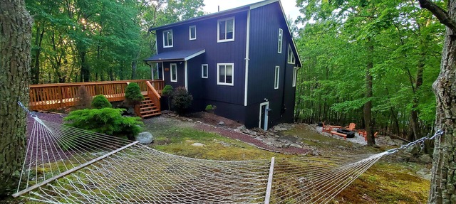 #1 Rated Poconos Lodge Near Shawnee – Game Room & Community Indoor Pool/Hot Tub in East Stroudsburg