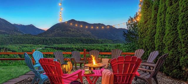 180° Amazing View- Ridge Top, 2 Full Kitchen, 3-Level, Sleeps 16 Comfortably in Chilliwack