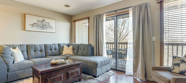 2 Mi to Silver Dollar City: Condo in Branson West in Reeds Spring